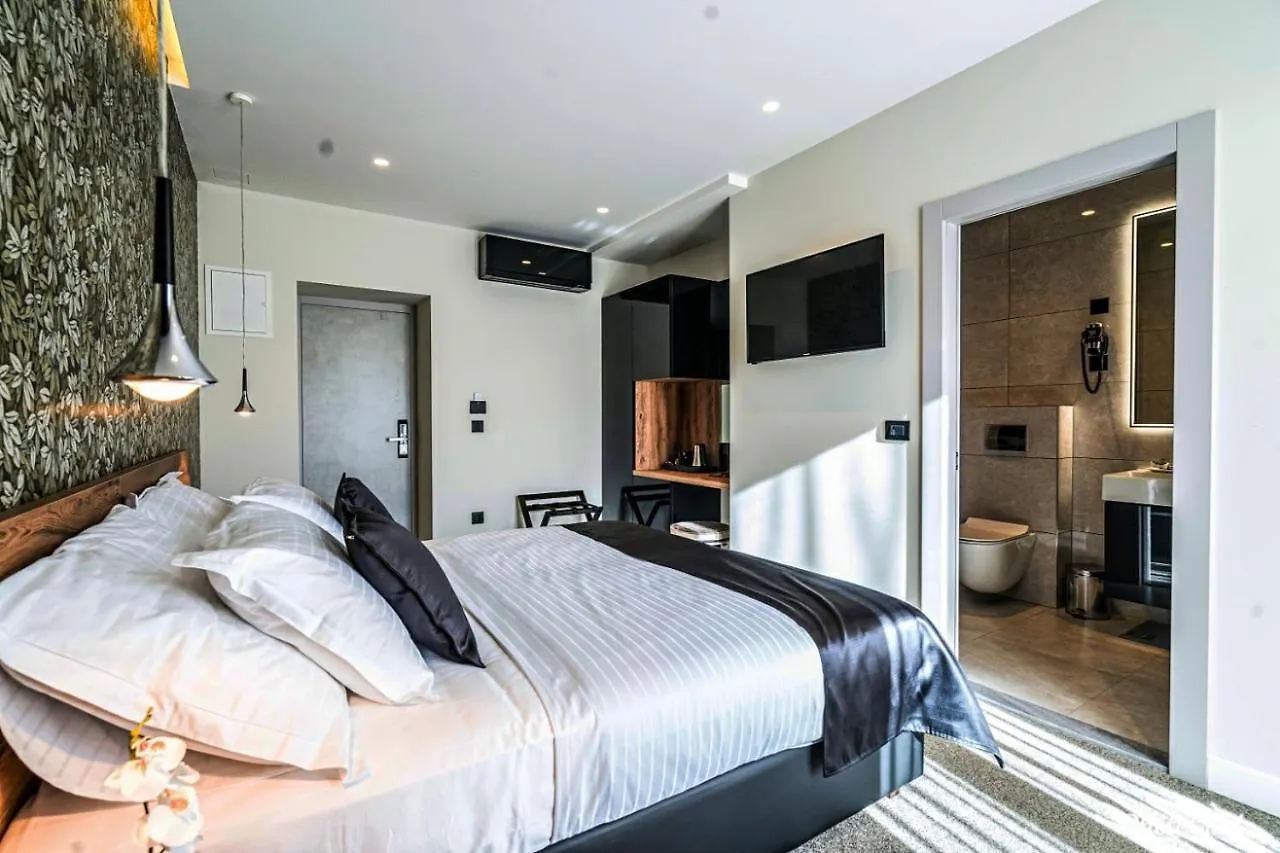 Calma Luxury Rooms Split Bed & Breakfast